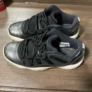 Jordan 11 low Barons